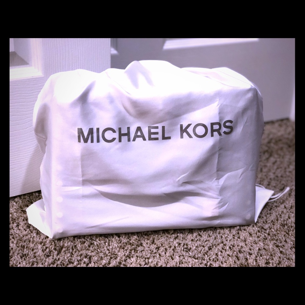 New! Never used Michael Kors purse.